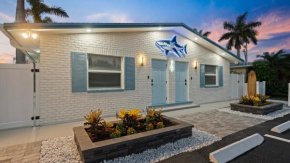 The Shark Tank Cocoa Beach - 2 Units, Walk to Beach, Shops & Bars, Ideal for Multiple Families